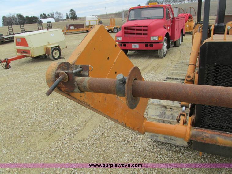 image for item I4025 1979 Case 475 cable plow