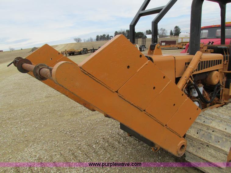 image for item I4025 1979 Case 475 cable plow