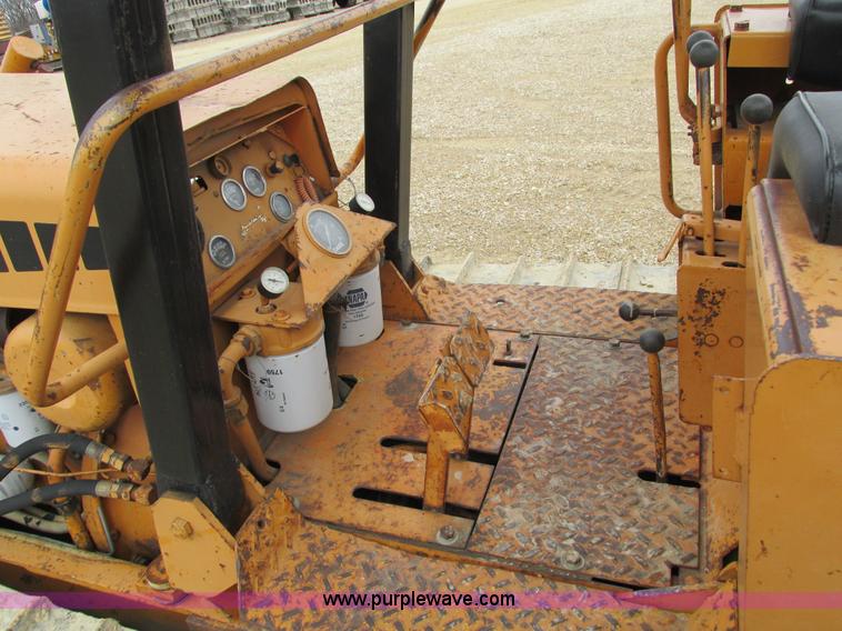 image for item I4025 1979 Case 475 cable plow