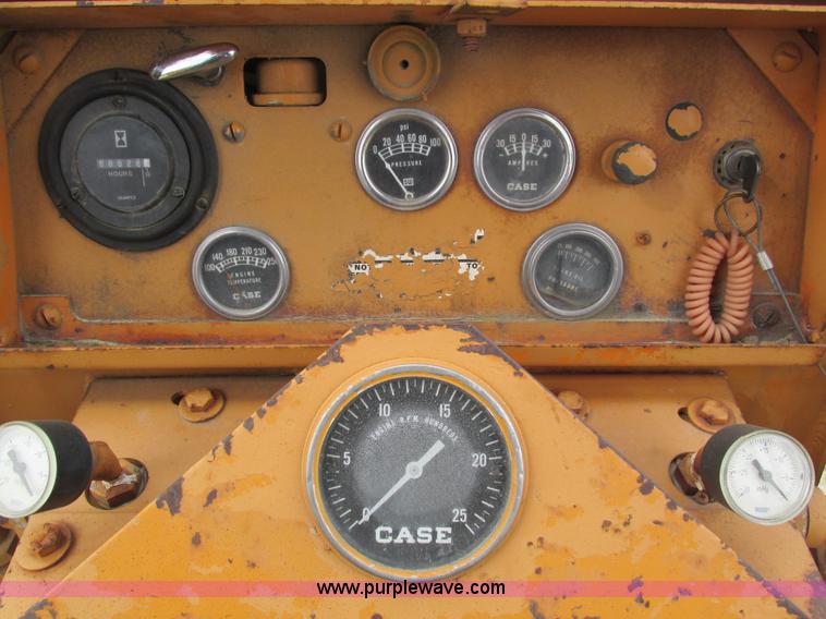 image for item I4025 1979 Case 475 cable plow