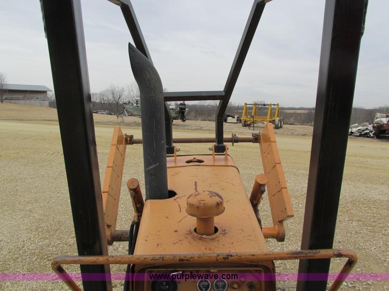 image for item I4025 1979 Case 475 cable plow