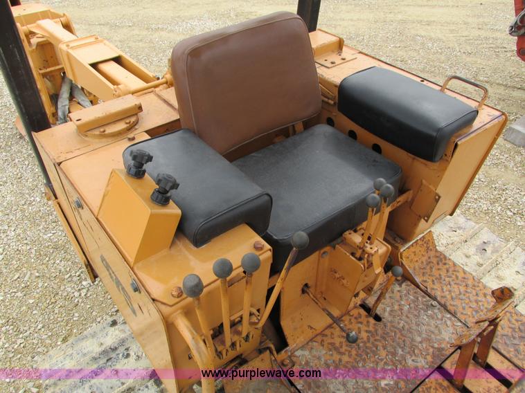 image for item I4025 1979 Case 475 cable plow