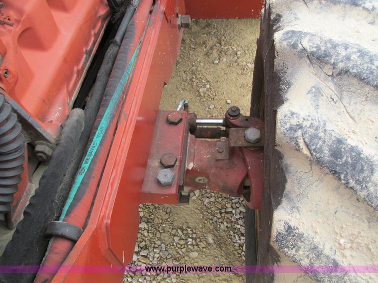 image for item I4026 Ditch Witch 8020JD vibratory plow