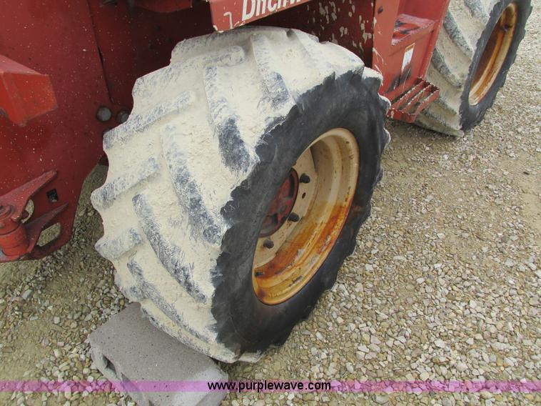 image for item I4026 Ditch Witch 8020JD vibratory plow