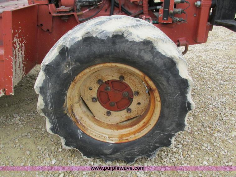 image for item I4026 Ditch Witch 8020JD vibratory plow