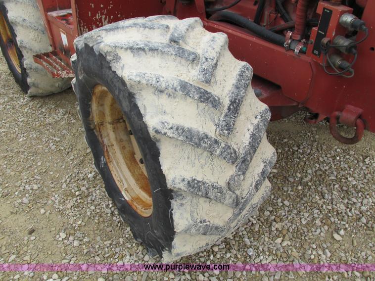 image for item I4026 Ditch Witch 8020JD vibratory plow