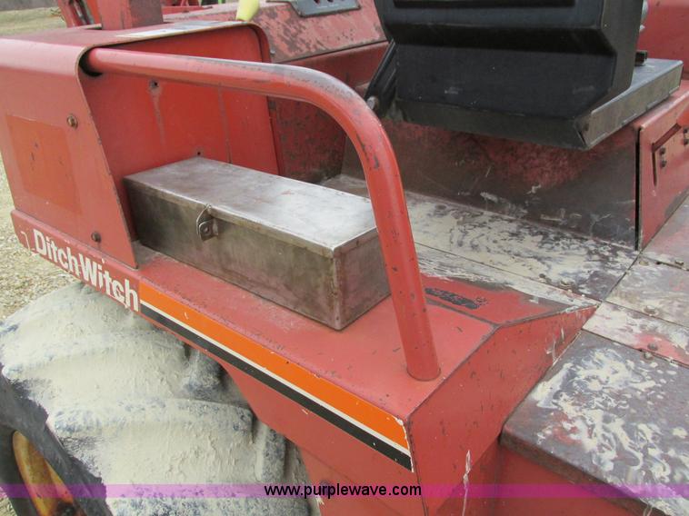 image for item I4026 Ditch Witch 8020JD vibratory plow