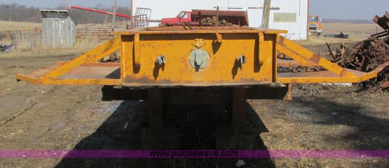 image for item I4033 1977 Fontaine LBTT-3-35BT equipment trailer