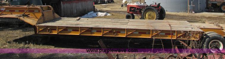 image for item I4033 1977 Fontaine LBTT-3-35BT equipment trailer