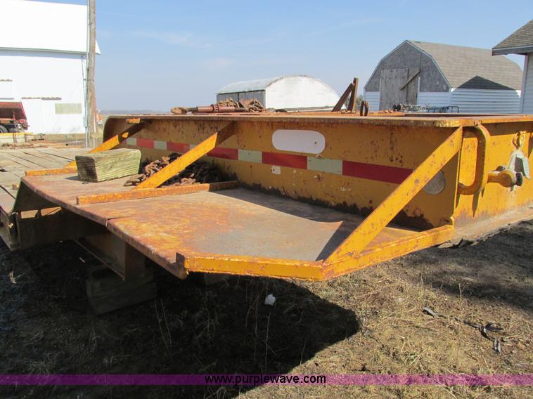 image for item I4033 1977 Fontaine LBTT-3-35BT equipment trailer