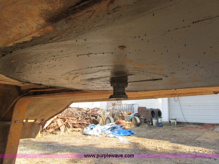 image for item I4033 1977 Fontaine LBTT-3-35BT equipment trailer