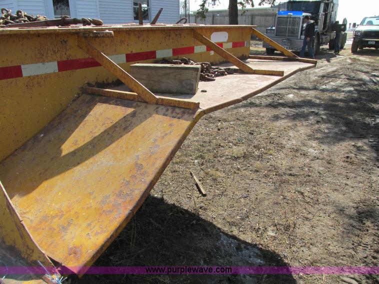 image for item I4033 1977 Fontaine LBTT-3-35BT equipment trailer