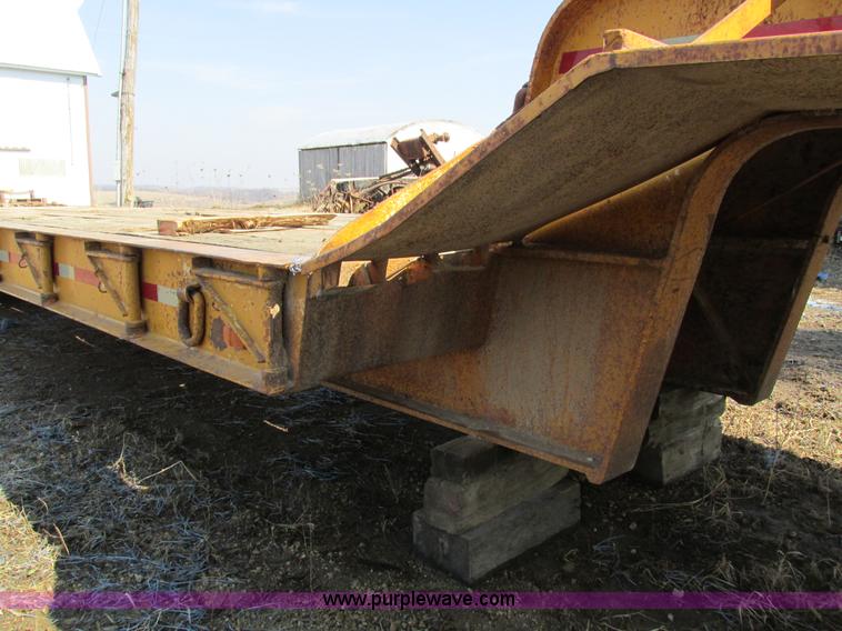 image for item I4033 1977 Fontaine LBTT-3-35BT equipment trailer