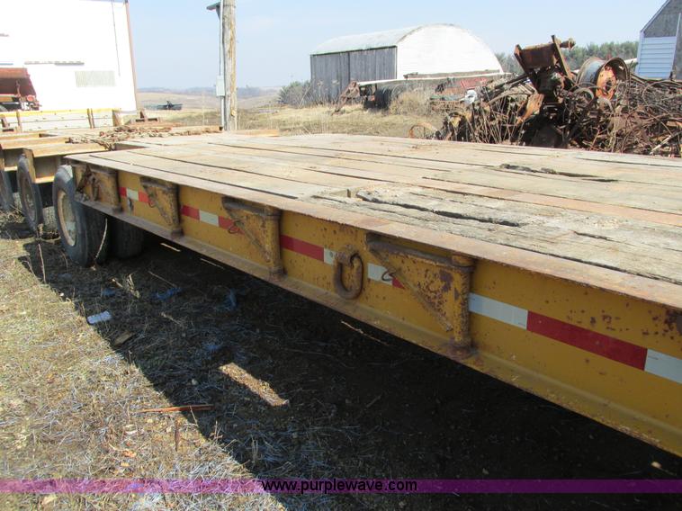 image for item I4033 1977 Fontaine LBTT-3-35BT equipment trailer
