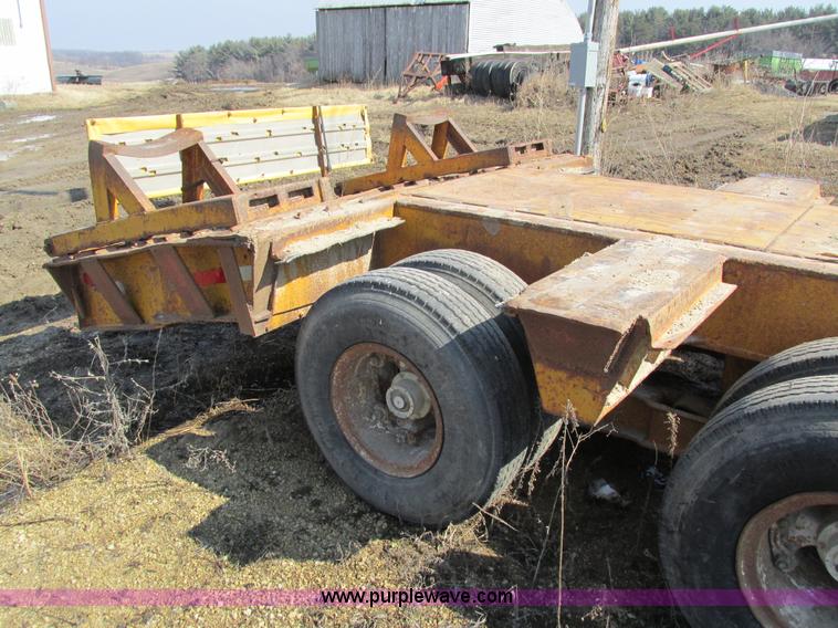 image for item I4033 1977 Fontaine LBTT-3-35BT equipment trailer