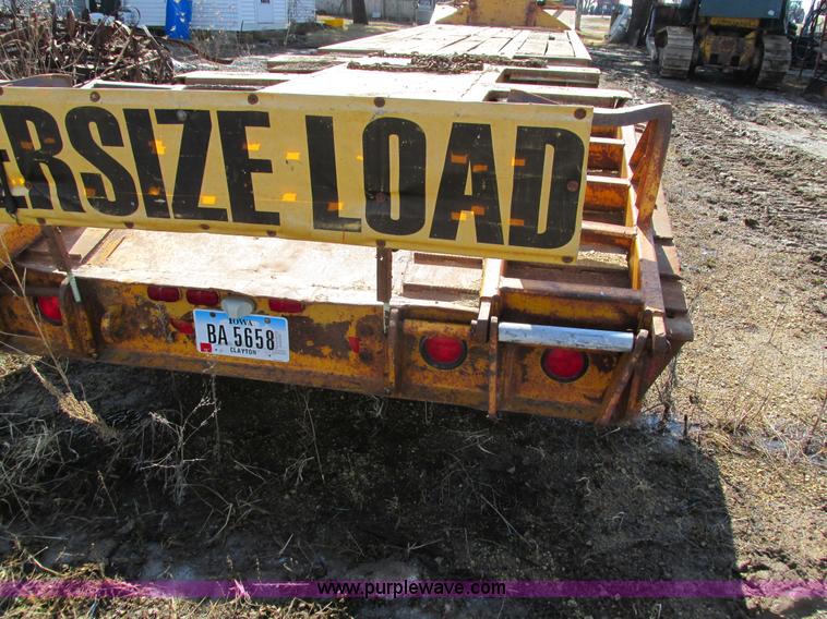 image for item I4033 1977 Fontaine LBTT-3-35BT equipment trailer