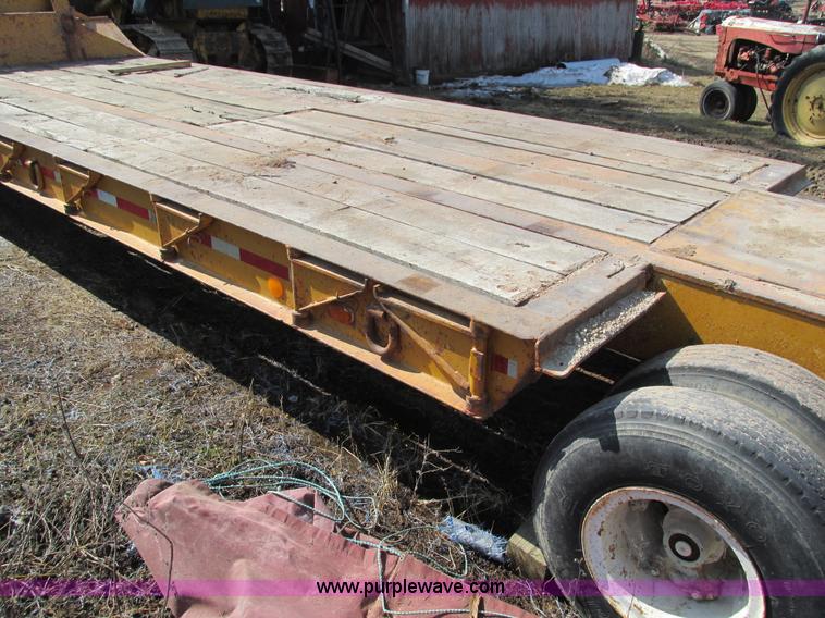 image for item I4033 1977 Fontaine LBTT-3-35BT equipment trailer