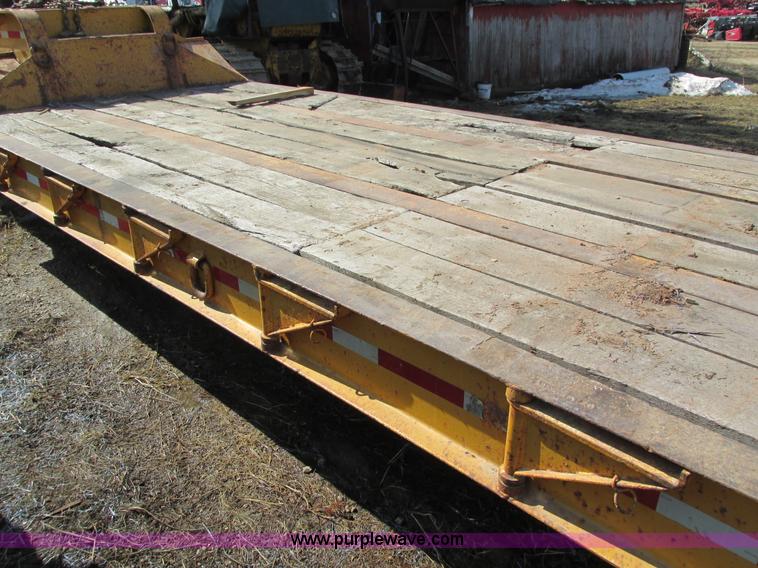 image for item I4033 1977 Fontaine LBTT-3-35BT equipment trailer