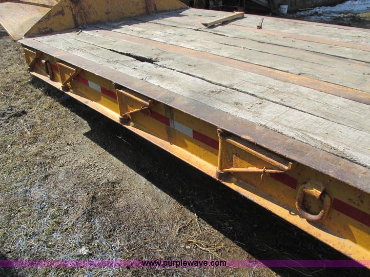 image for item I4033 1977 Fontaine LBTT-3-35BT equipment trailer