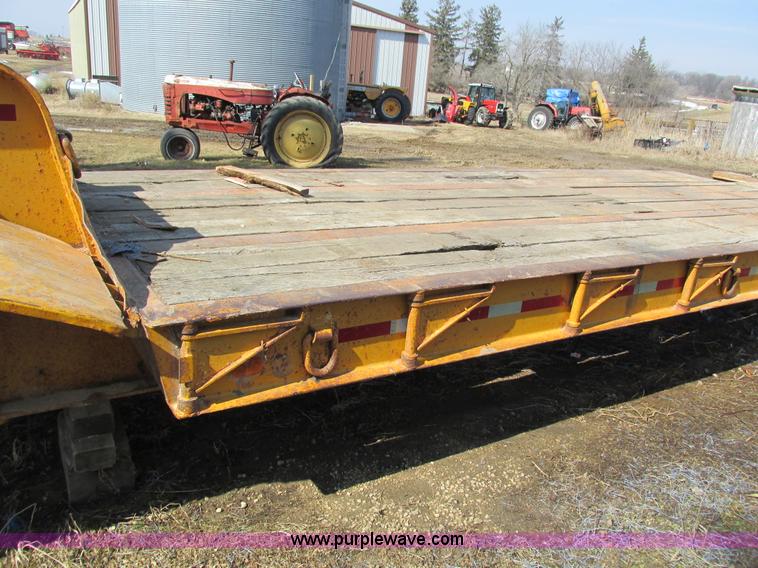 image for item I4033 1977 Fontaine LBTT-3-35BT equipment trailer