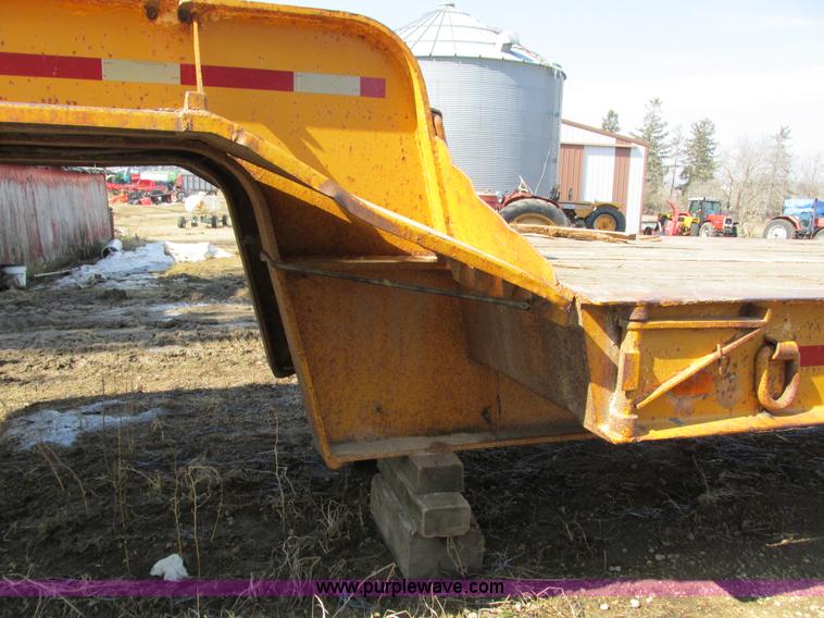 image for item I4033 1977 Fontaine LBTT-3-35BT equipment trailer