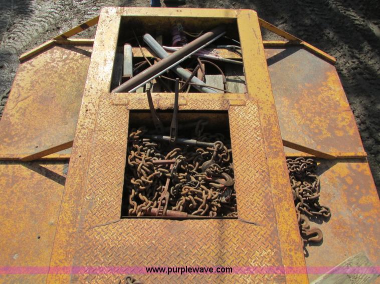 image for item I4033 1977 Fontaine LBTT-3-35BT equipment trailer