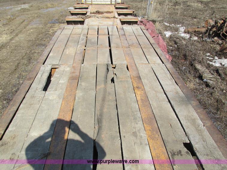 image for item I4033 1977 Fontaine LBTT-3-35BT equipment trailer