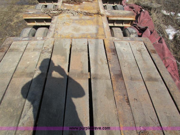 image for item I4033 1977 Fontaine LBTT-3-35BT equipment trailer