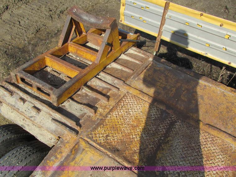 image for item I4033 1977 Fontaine LBTT-3-35BT equipment trailer