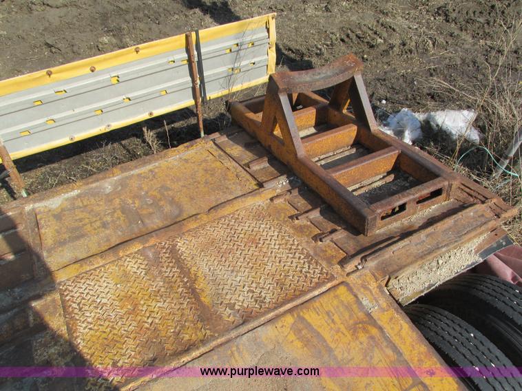 image for item I4033 1977 Fontaine LBTT-3-35BT equipment trailer