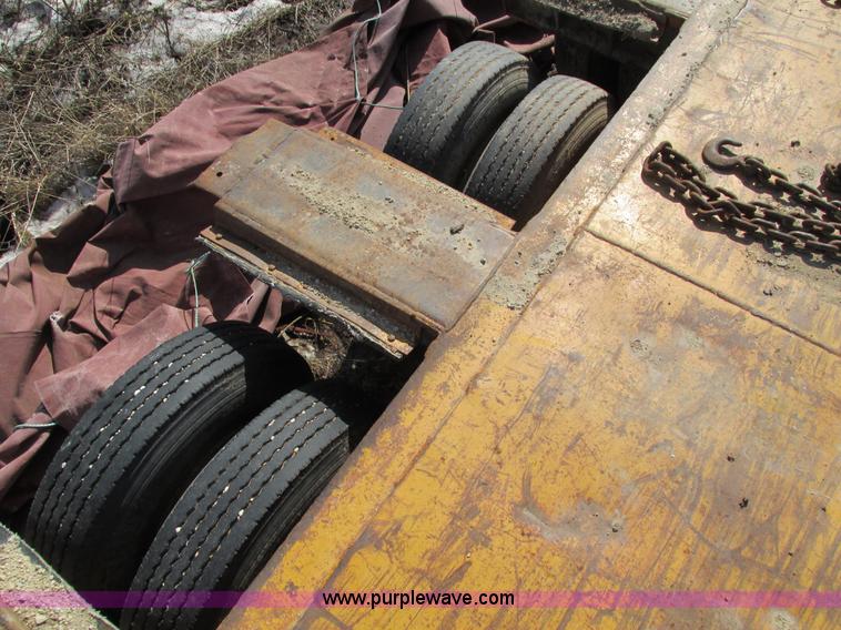 image for item I4033 1977 Fontaine LBTT-3-35BT equipment trailer