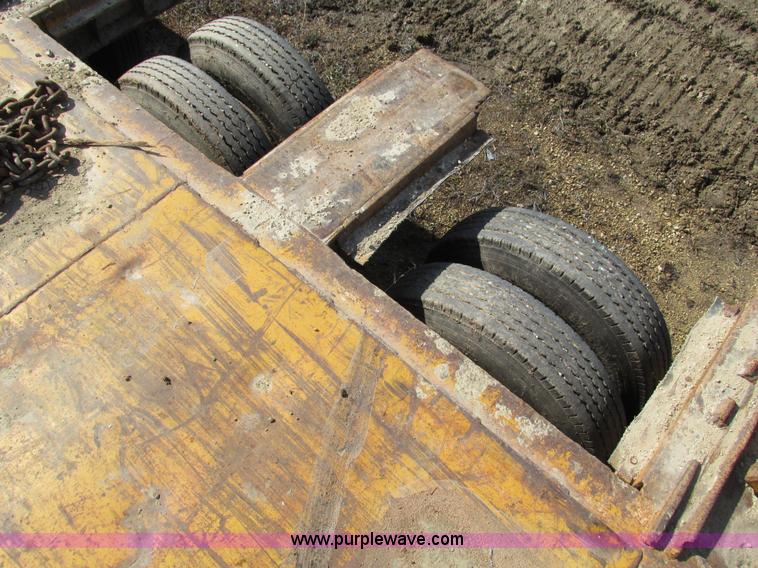 image for item I4033 1977 Fontaine LBTT-3-35BT equipment trailer