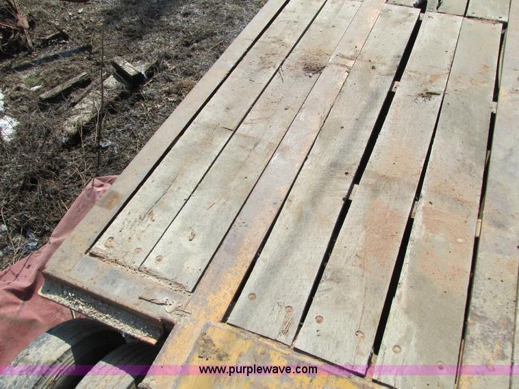 image for item I4033 1977 Fontaine LBTT-3-35BT equipment trailer