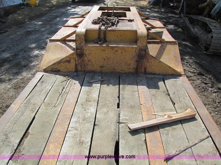 image for item I4033 1977 Fontaine LBTT-3-35BT equipment trailer