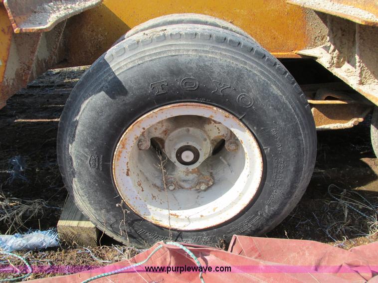 image for item I4033 1977 Fontaine LBTT-3-35BT equipment trailer