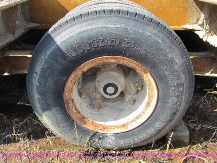 image for item I4033 1977 Fontaine LBTT-3-35BT equipment trailer