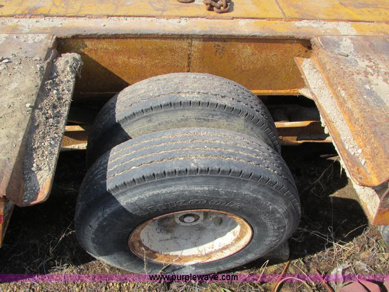 image for item I4033 1977 Fontaine LBTT-3-35BT equipment trailer