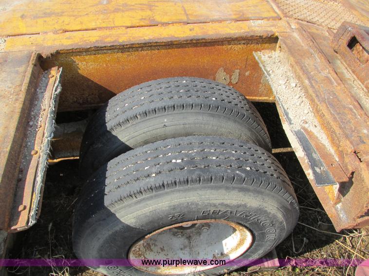 image for item I4033 1977 Fontaine LBTT-3-35BT equipment trailer