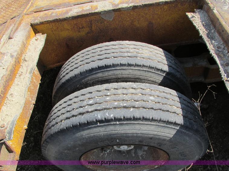 image for item I4033 1977 Fontaine LBTT-3-35BT equipment trailer