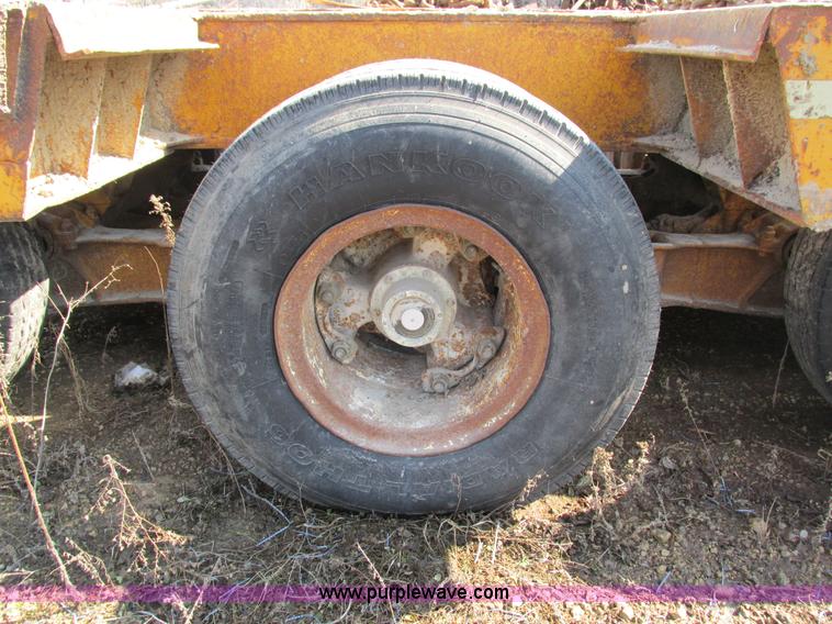 image for item I4033 1977 Fontaine LBTT-3-35BT equipment trailer