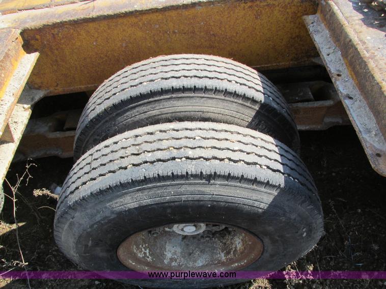 image for item I4033 1977 Fontaine LBTT-3-35BT equipment trailer