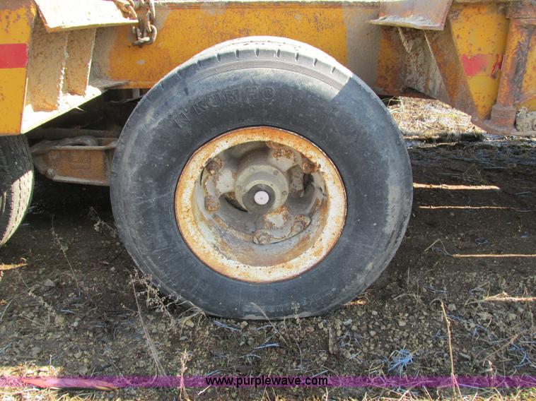 image for item I4033 1977 Fontaine LBTT-3-35BT equipment trailer