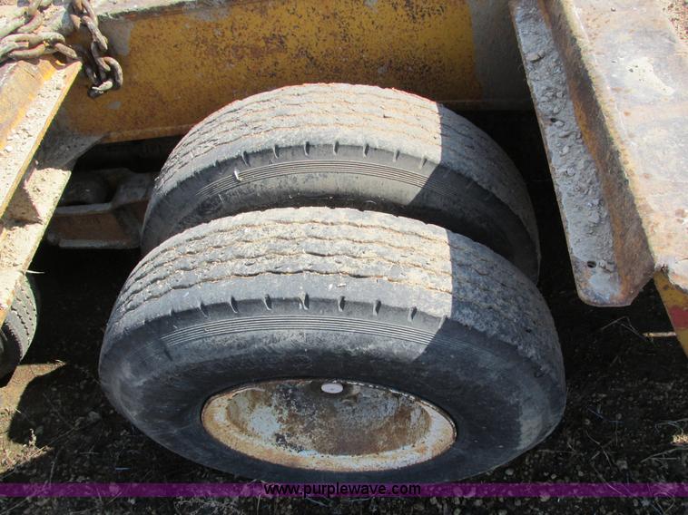 image for item I4033 1977 Fontaine LBTT-3-35BT equipment trailer