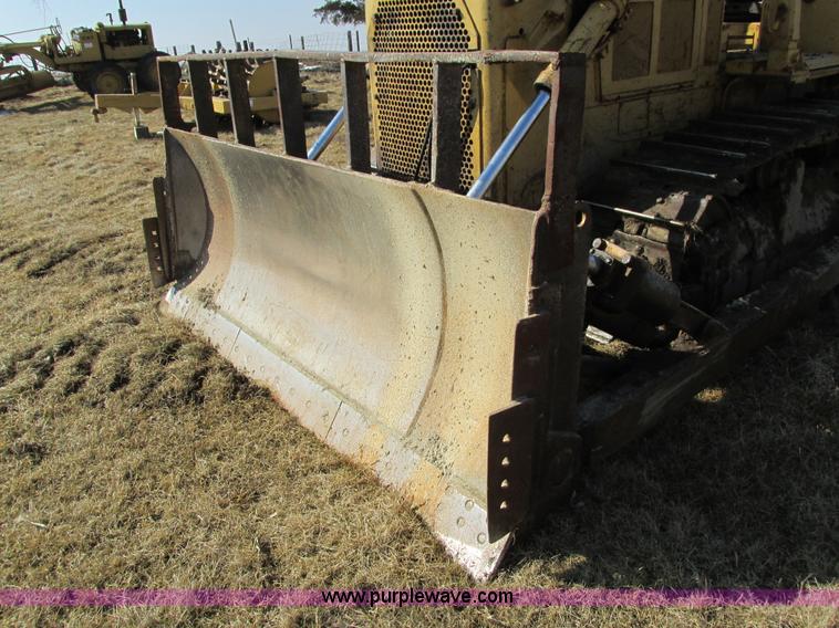 image for item I4038 Caterpillar D6D dozer