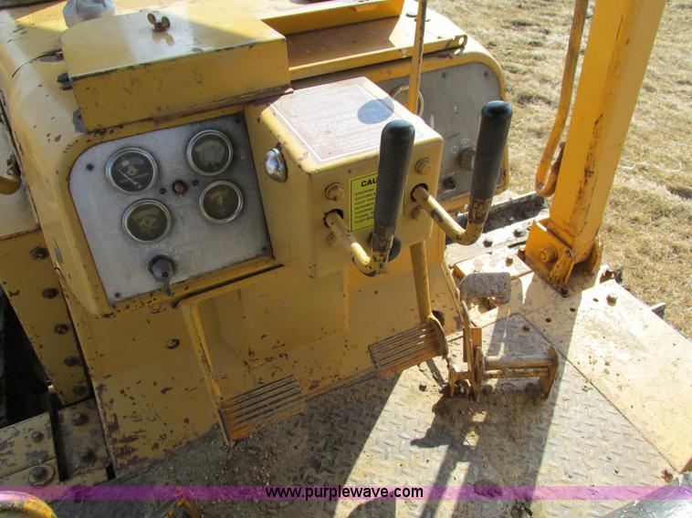 image for item I4038 Caterpillar D6D dozer
