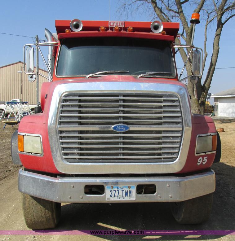 image for item I4042 1985 Ford L9000 dump truck
