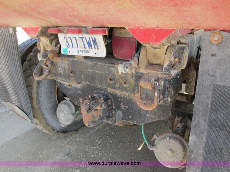 image for item I4042 1985 Ford L9000 dump truck