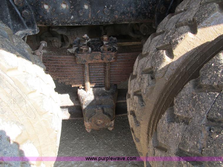 image for item I4042 1985 Ford L9000 dump truck