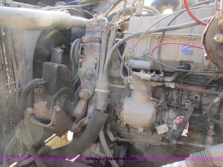 image for item I4042 1985 Ford L9000 dump truck