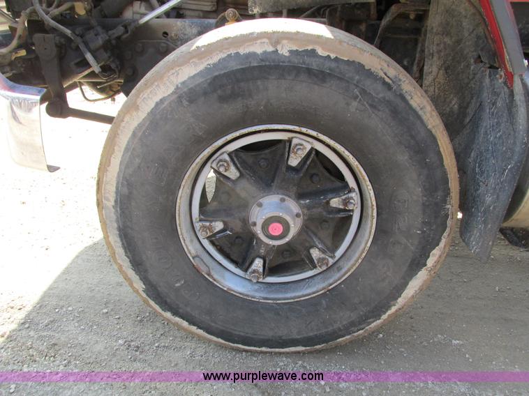 image for item I4042 1985 Ford L9000 dump truck